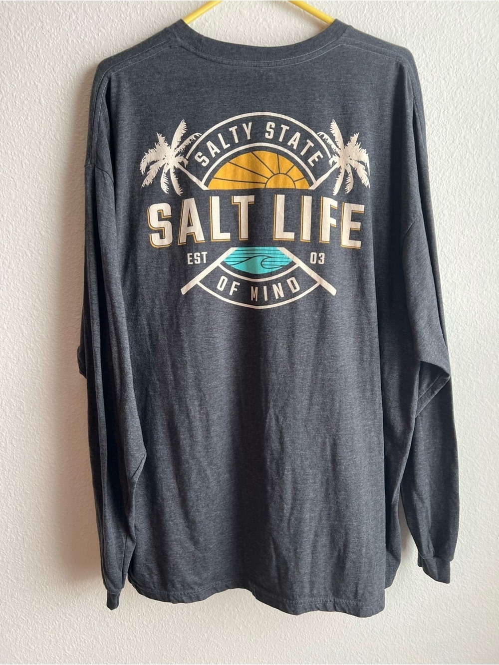 Salt Life Men's Long Sleeve Pocket Tee in Charcoal - Picture 2 of 5